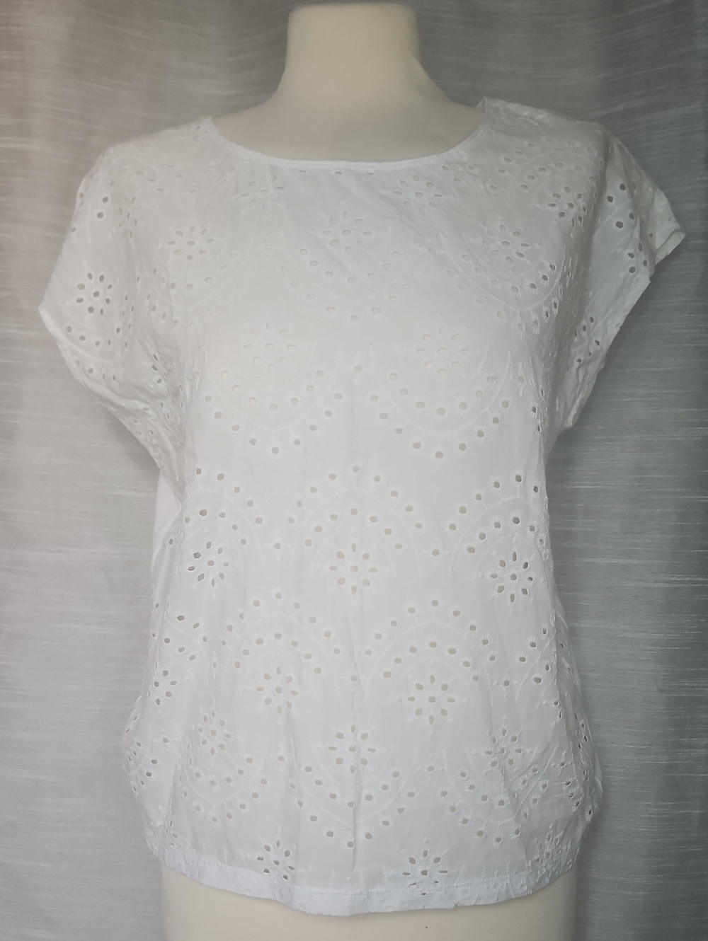 Old Navy White Eyelet Short Sleeve Blouse